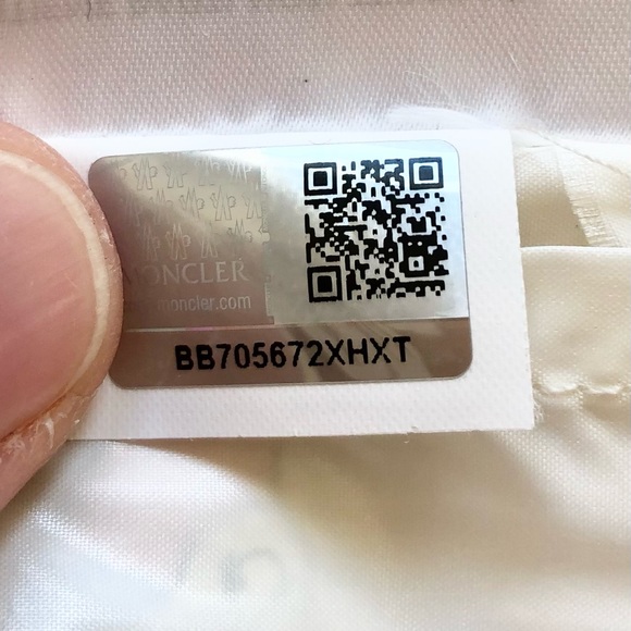 Selling a beautiful Montler Puffer jacket. - Picture 4 of 8